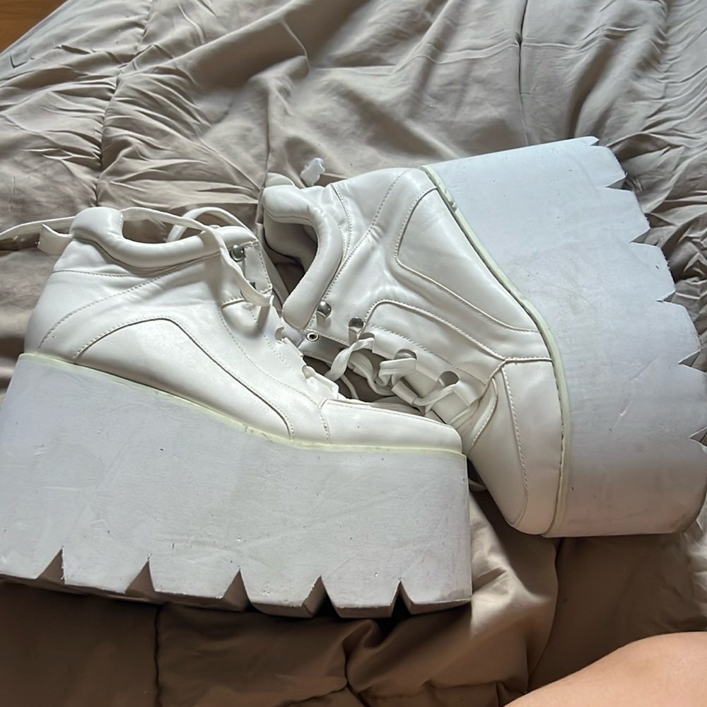 White baby spice platform shoes